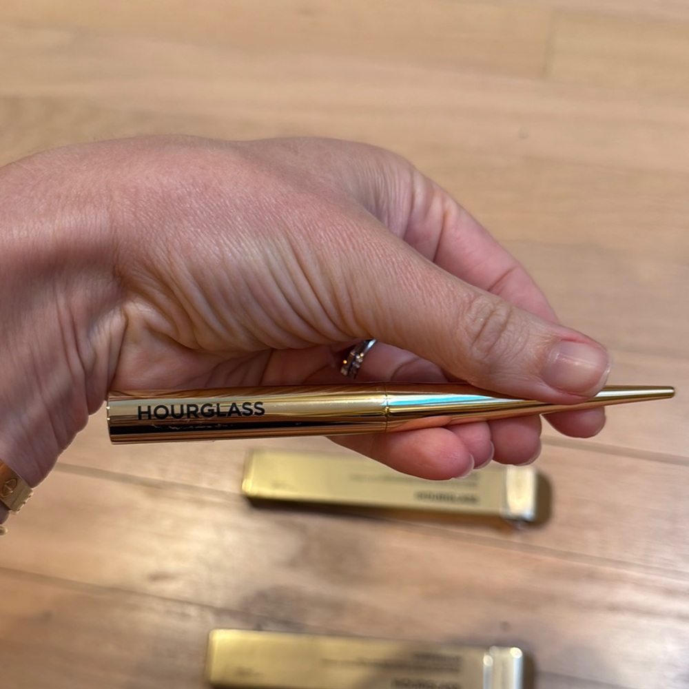 Hourglass Gold Lipstick Duo - Picture 5 of 11